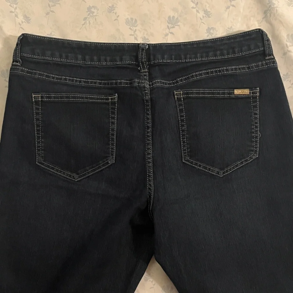 Jennifer Lopez Dark Blue Cropped Jeans - Picture 2 of 5